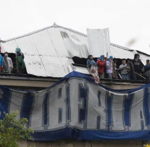 “¿Qué esperan, sacarnos a todos muertos?”