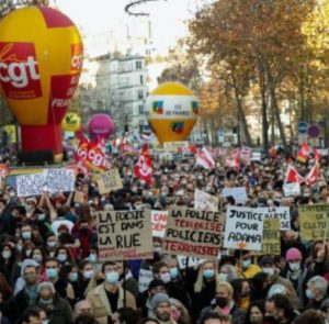 Con tapabocas, Francia en lucha