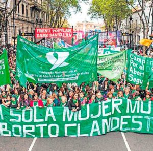 Aborto legal:  diferencias entre el proyecto del Gobierno y el de la Campaña