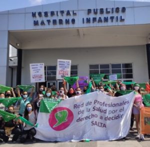 La presión popular liberó a la médica, presa por realizar un aborto legal