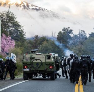 Represión a mujeres mapuche: Parir en cautiverio y traslado inmediato a cárcel de Ezeiza