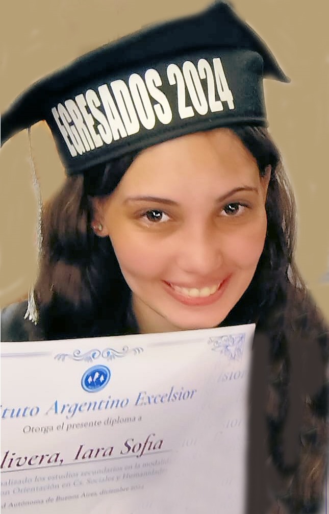 Iara Olivera, 18 años, escritora