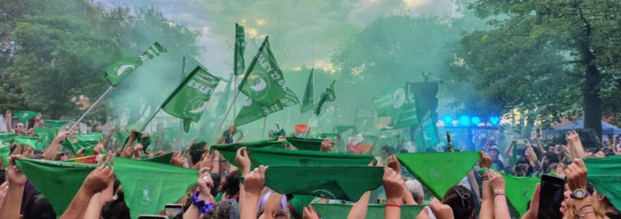 38º ENCUENTRO PLURINACIONAL. PRIMER DÍA DEL ENCUENTRO: TALLERES, PAÑUELAZO, ACTO CONTRA LOS FEMICIDIOS Y MARCHA CONTRA LOS TRAVESTICIDIOS