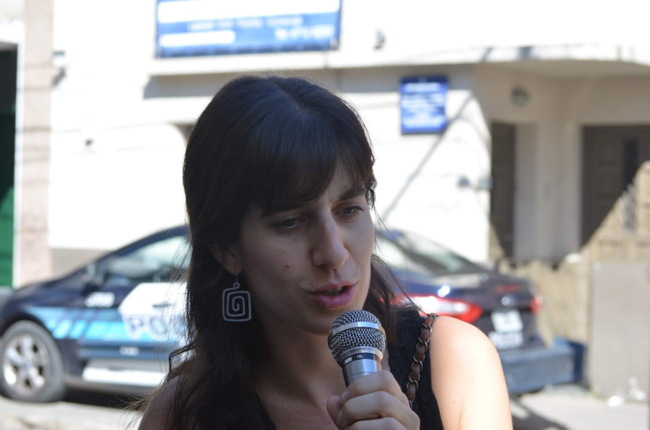 Irene Provenzano, la hija de Pancho, durante la radio abierta realizada antes del comienzo del juicio.
